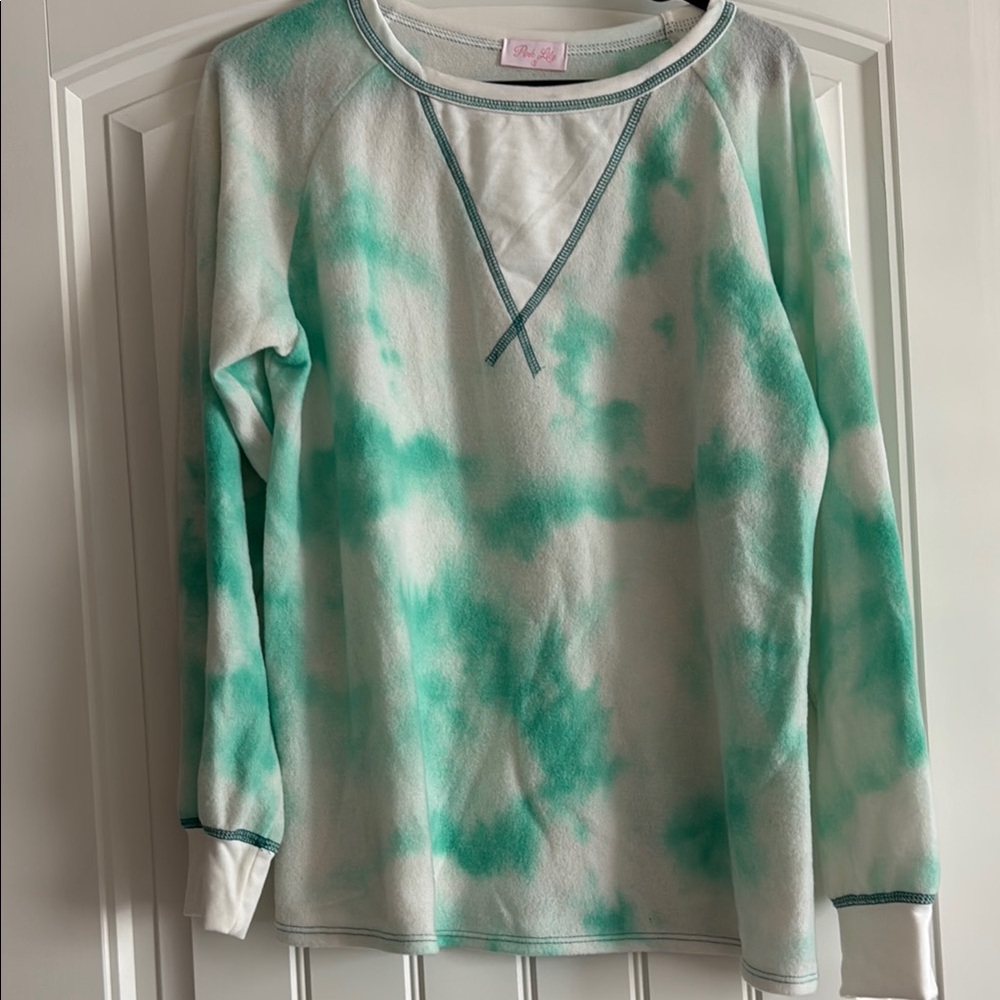 Pink Lily Green and White Crew Neck Sweater